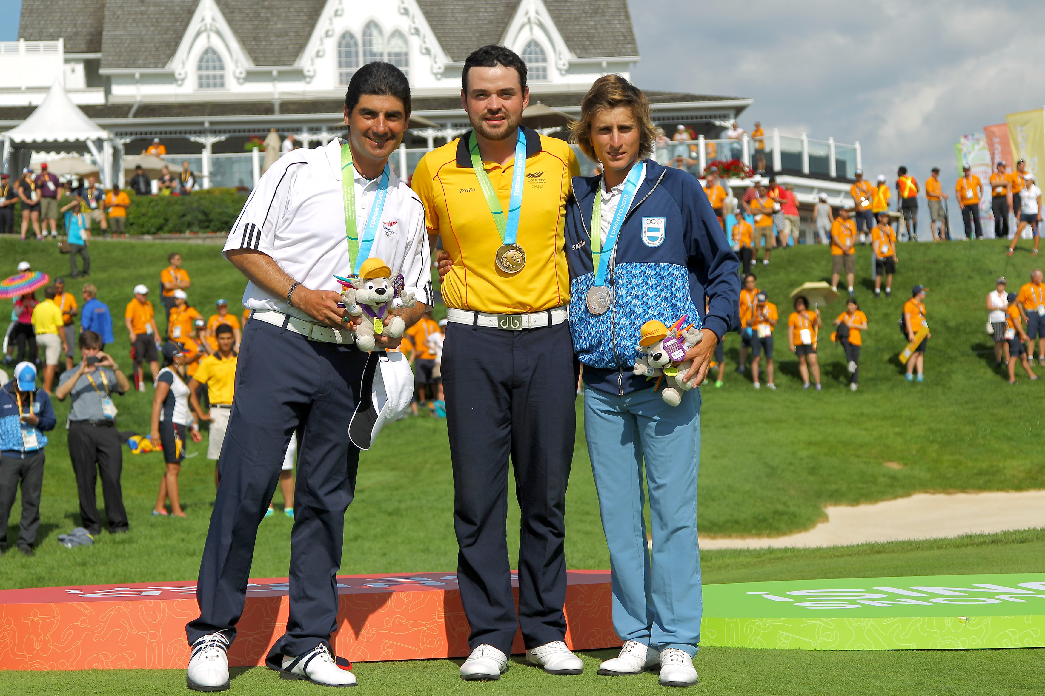 En el club de golf Angus Glen de Toronto se jugó la última ronda del Golf de los XVII Juegos Panamericanos de Toronto 2015. El chileno Felipe Aguilar obtuvo medalla de Bronce luego de jugar 3 hoyos de desempate con el argentino Tommy Cocha y Mark Tullo terminó en el 5to puesto.
Toronto, Canadá
19/07/2015
Foto: Max Montecinos/MINDEP